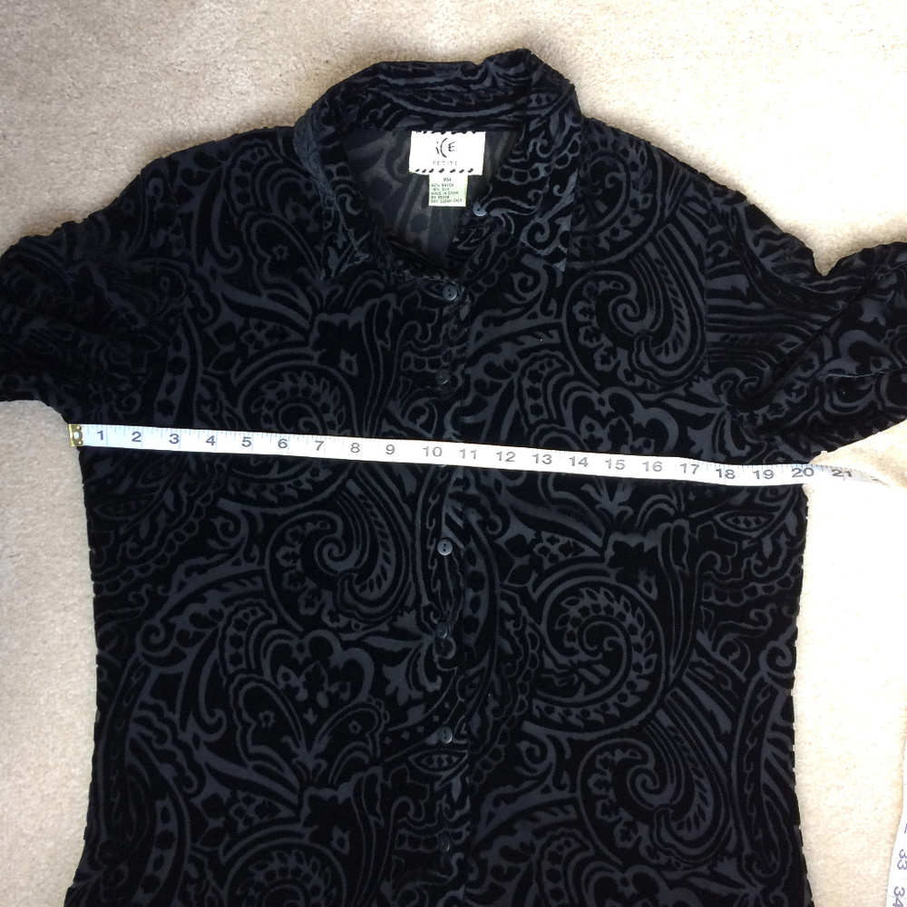 ⭐️HP⭐️ Ice Black Sheer Velvet Tattoo Blouse PM - Picture 5 of 5